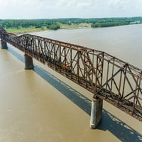 Teretni vlak na željezničkoj pruzi Union Pacific prelazi rijeku Mississippi na mostu tebe U Tebi-ispis plakata